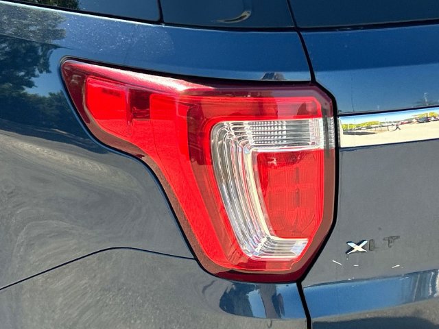Used 2016 Ford Explorer XLT w/ Equipment Group 201A AWD/4WD image 11