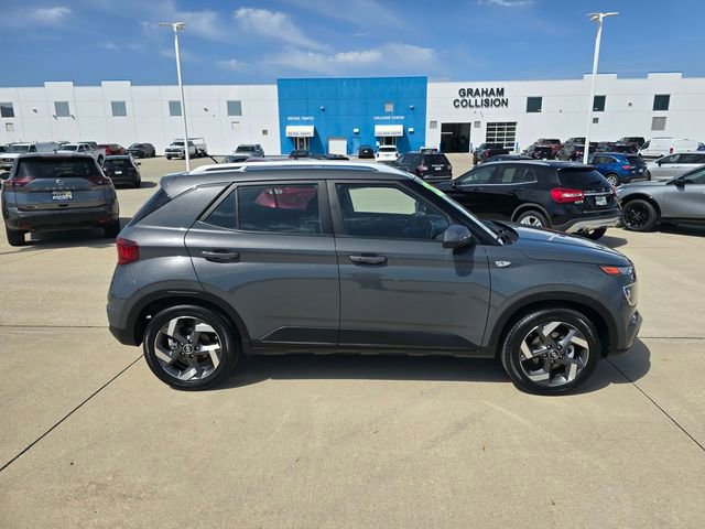 Used 2025 Hyundai Venue SEL FWD image 14