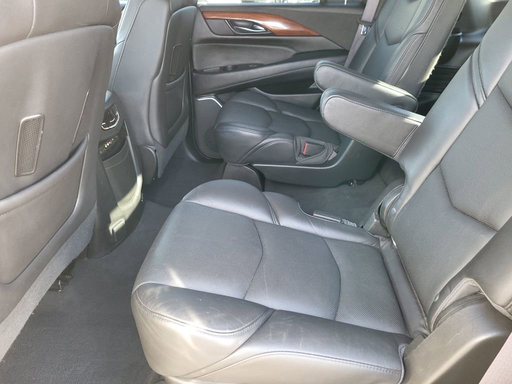 Used 2016 Cadillac Escalade Luxury AWD/4WD image 17
