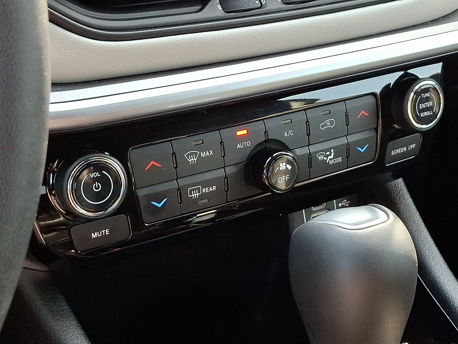 Certified 2024 Jeep Compass Limited AWD/4WD image 17