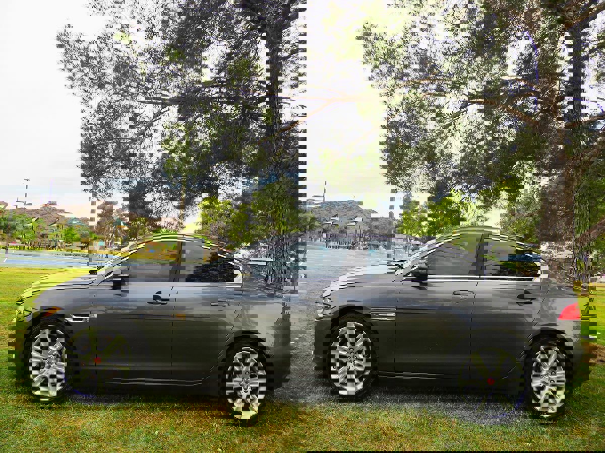 Used 2018 Jaguar XE Prestige image 3