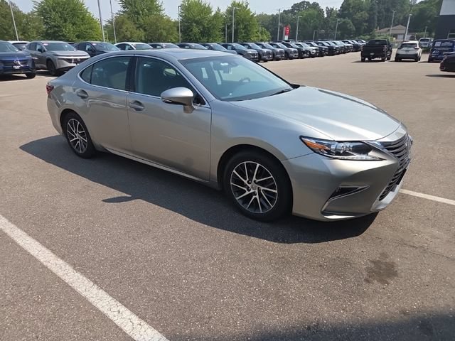 Used 2016 Lexus ES 350 w/ Luxury Package w/Wood Trim FWD image 22