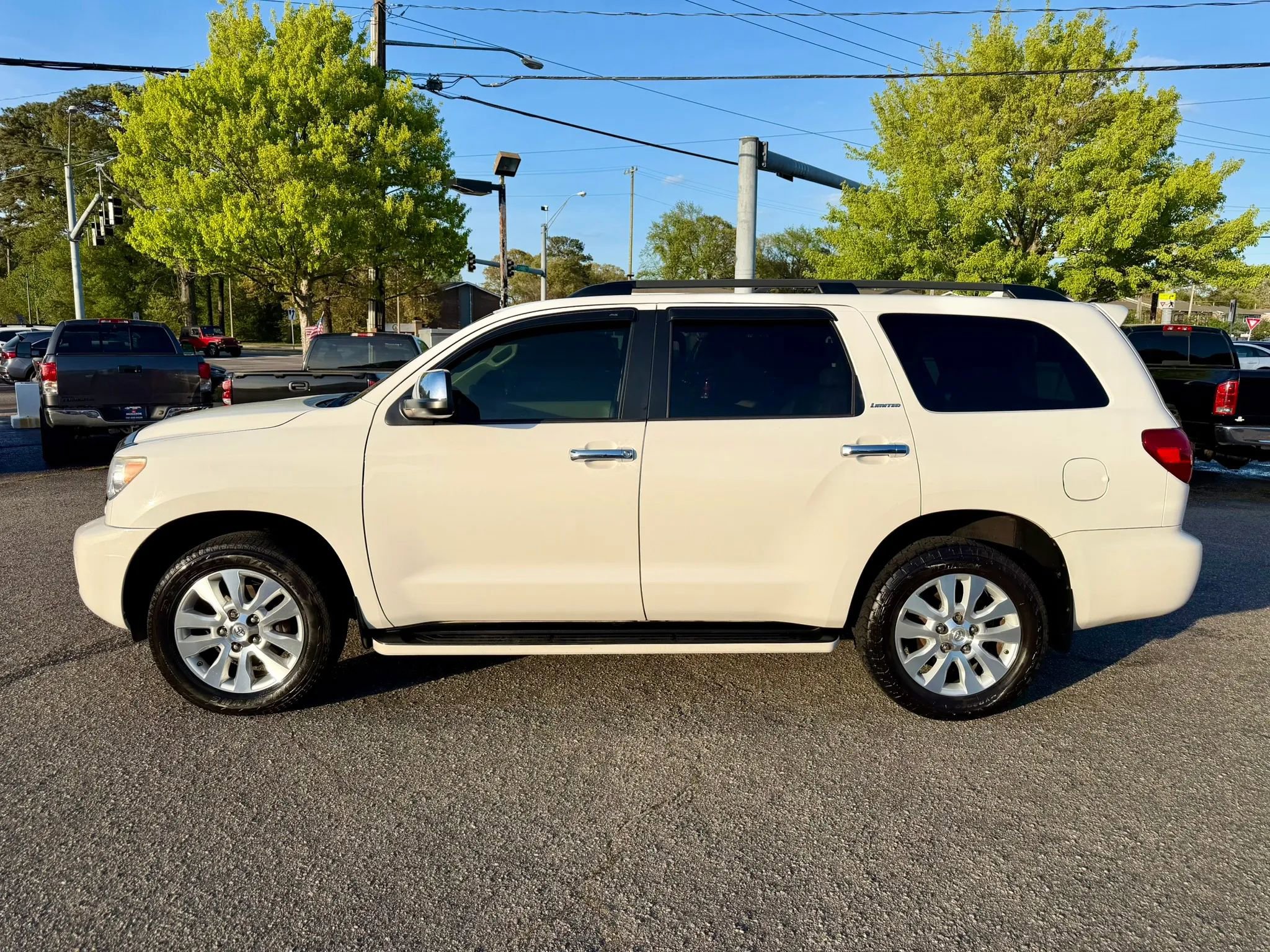 Used 2017 Toyota Sequoia Limited w/ Safety & Convenience Package AWD/4WD image 2