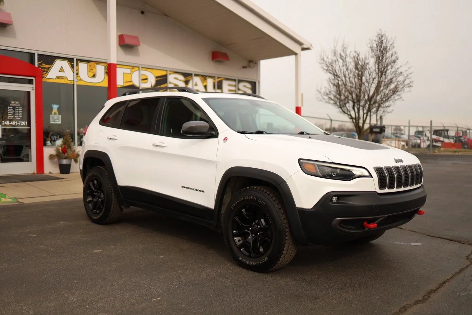 Used 2019 Jeep Cherokee Trailhawk AWD/4WD image 3