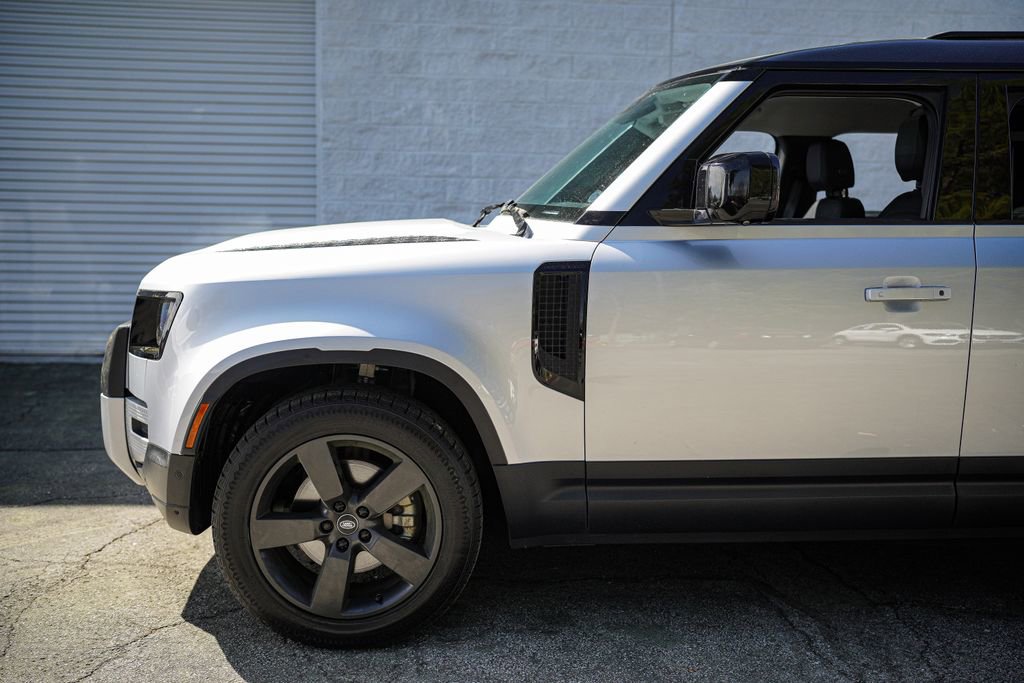 Used 2024 Land Rover Defender 110 S AWD/4WD image 9