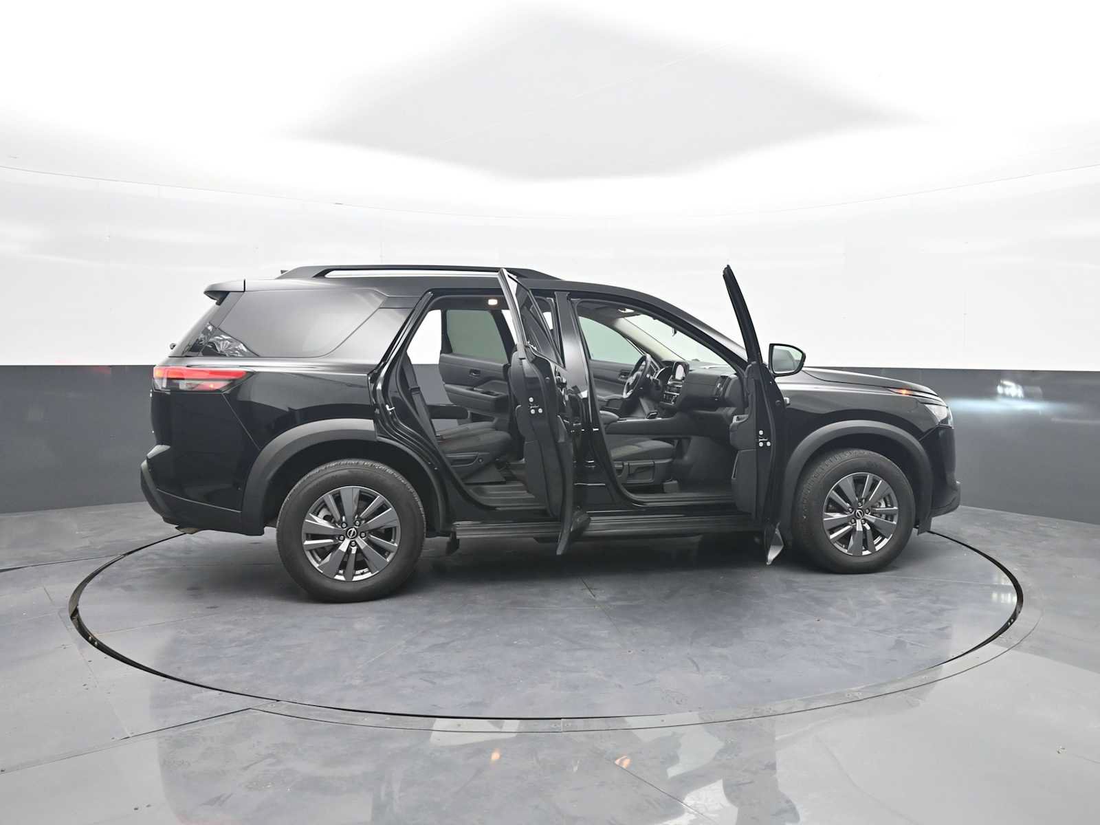 Used 2025 Nissan Pathfinder SV AWD/4WD image 45