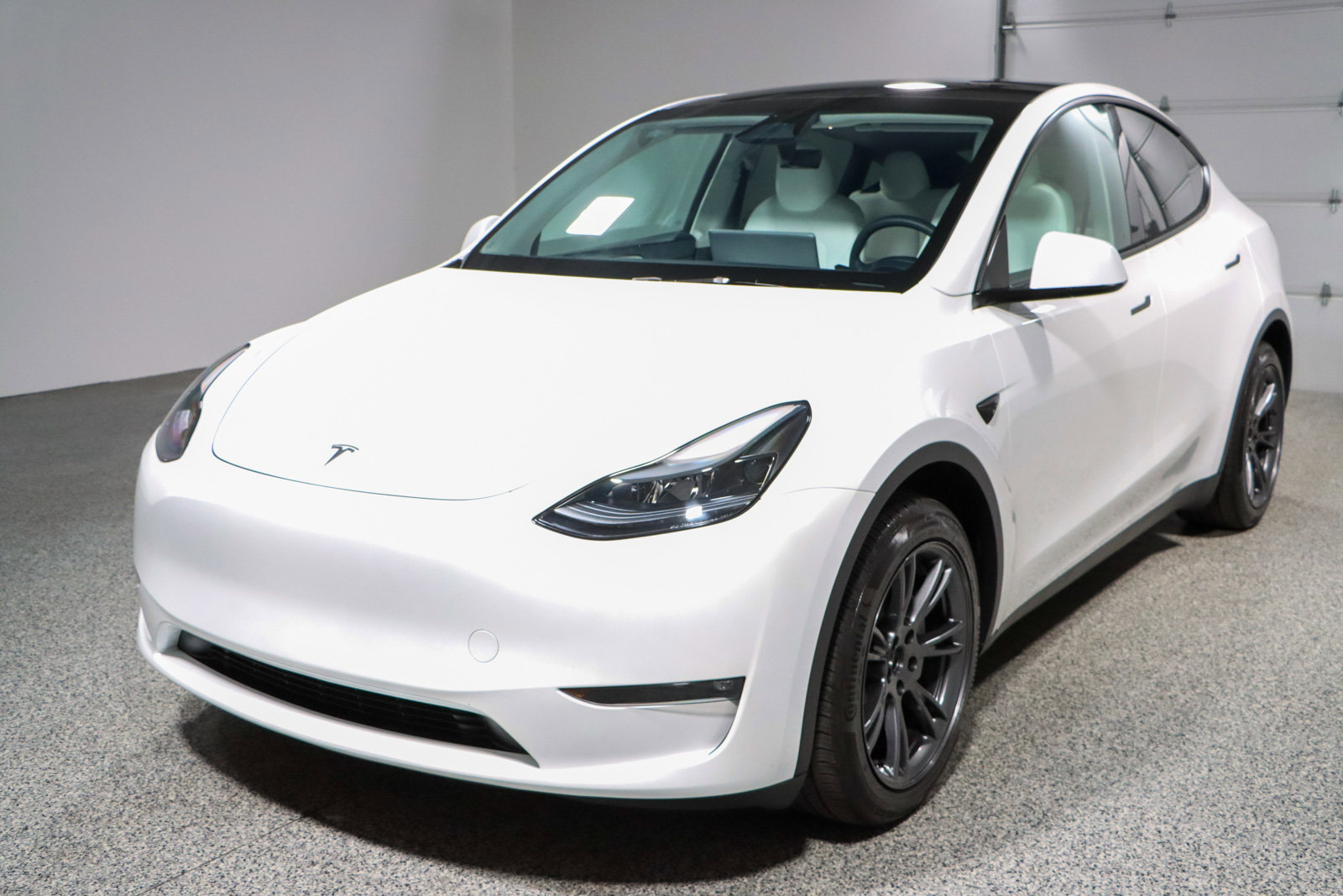 Used 2025 Tesla Model Y Long Range AWD/4WD image 28