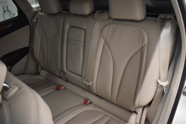Used 2019 Lincoln MKC Select w/ Select Plus Package AWD/4WD image 7