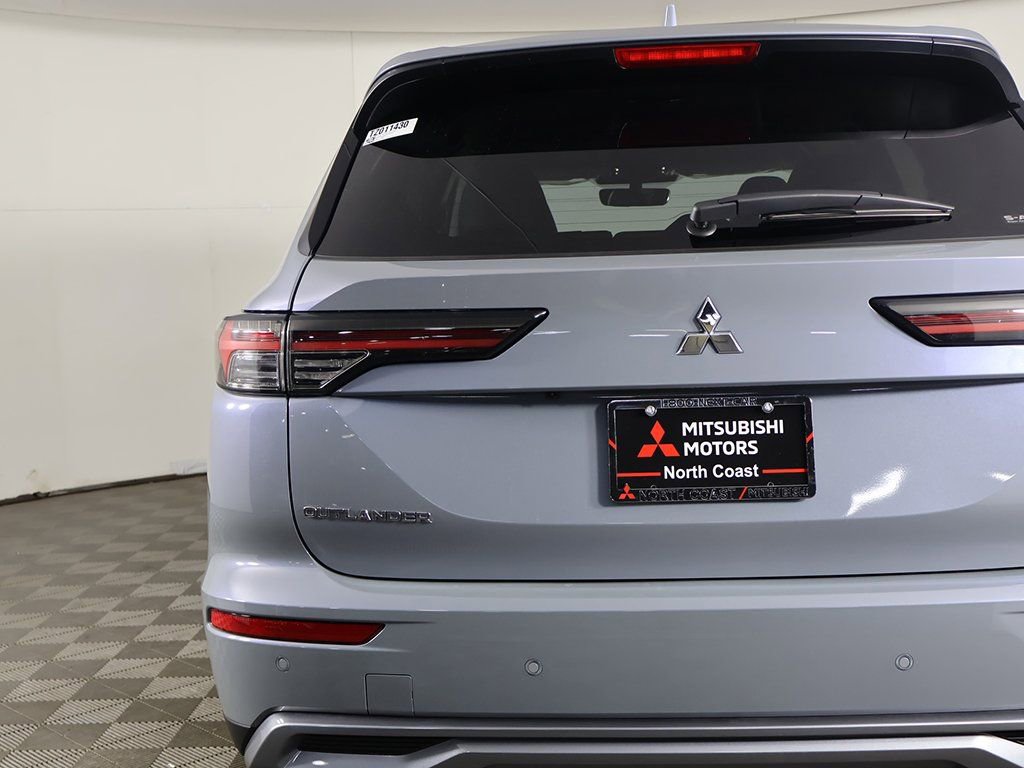New 2026 Mitsubishi Outlander SE image 17