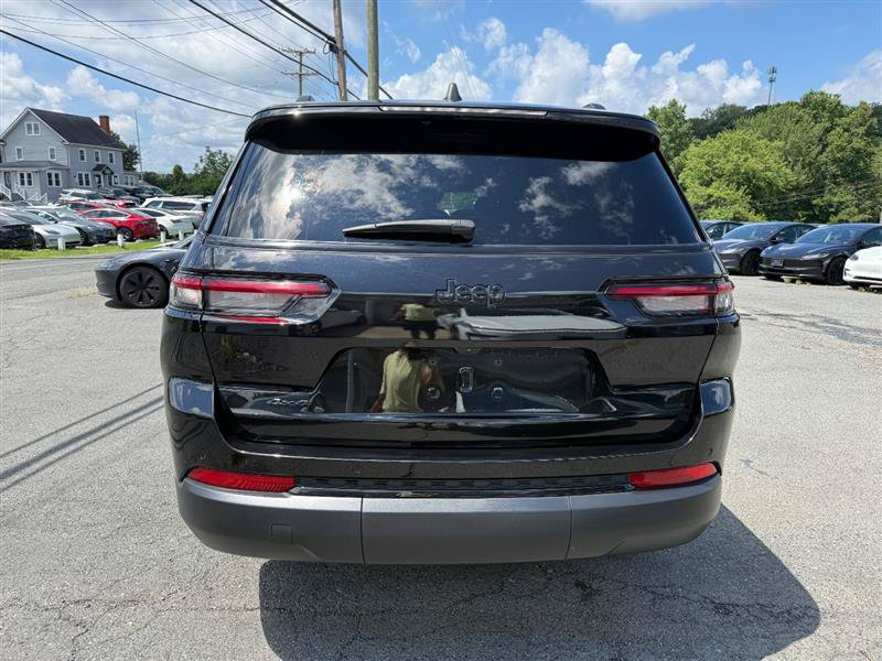 Used 2023 Jeep Grand Cherokee L Laredo AWD/4WD image 4