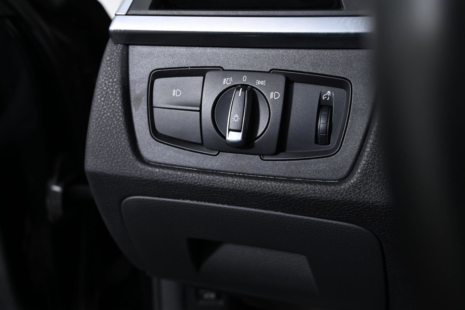 Used 2017 BMW 330i xDrive 330i xDrive image 17