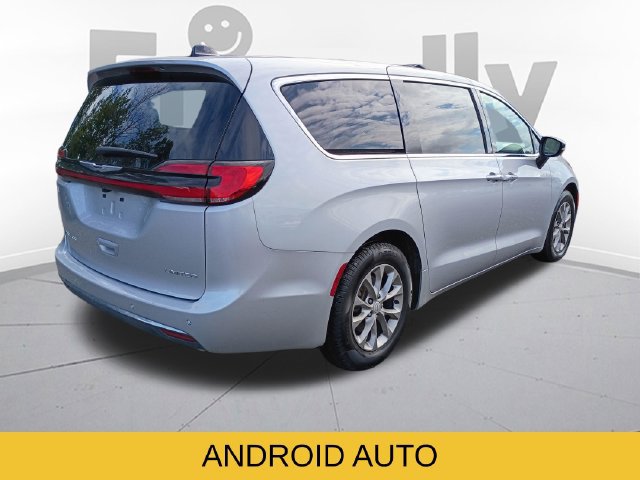 Used 2026 Chrysler Pacifica Limited FWD image 5