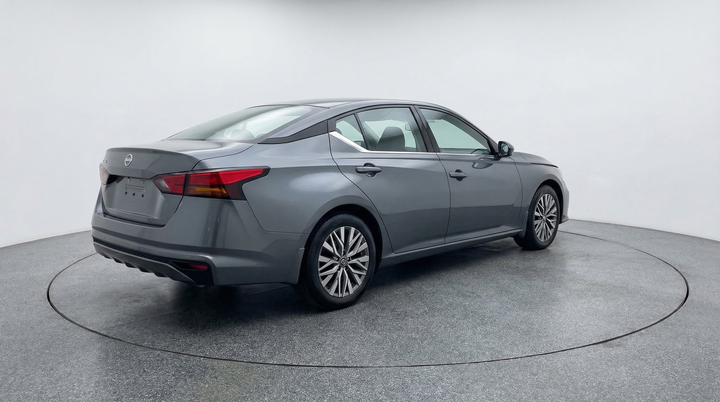 Used 2025 Nissan Altima 2.5 SV image 9