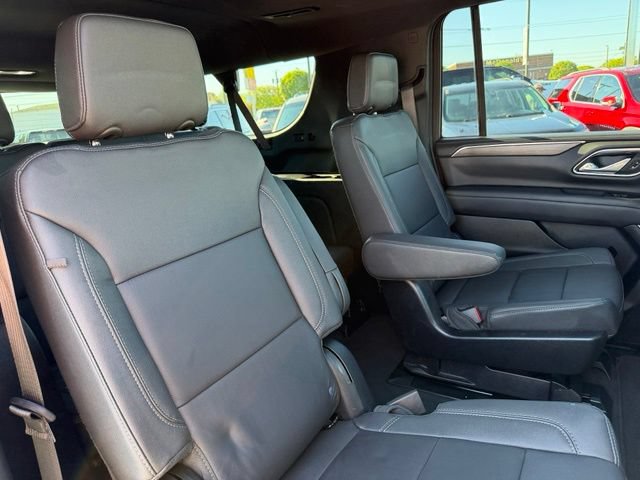Used 2023 Chevrolet Suburban Z71 w/ Luxury Package AWD/4WD image 14