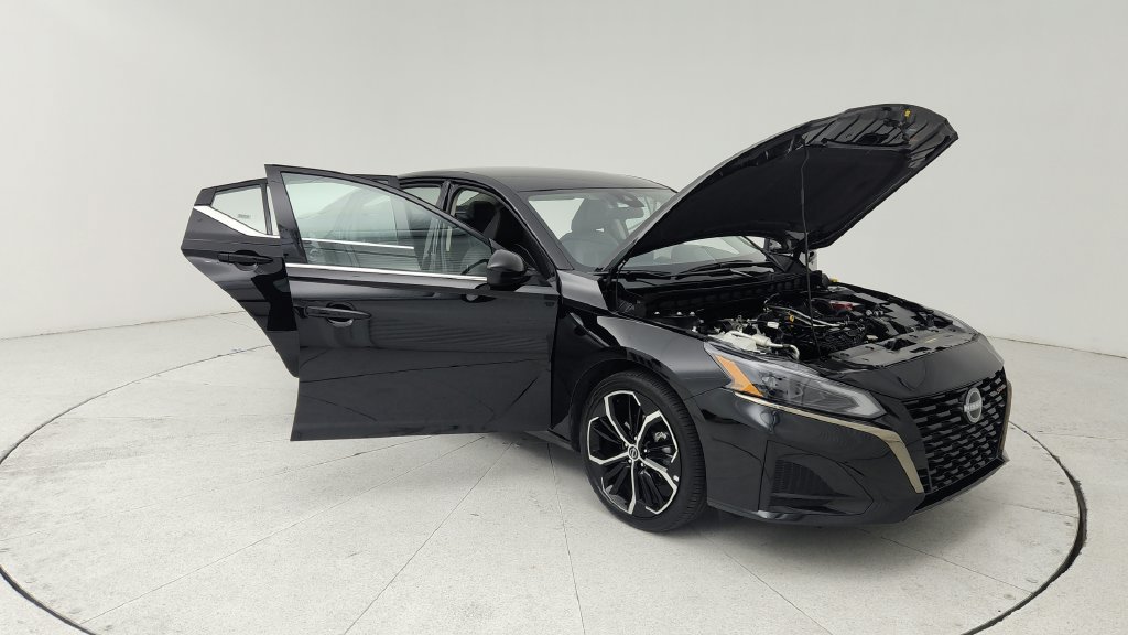 Used 2025 Nissan Altima 2.5 SR FWD image 9