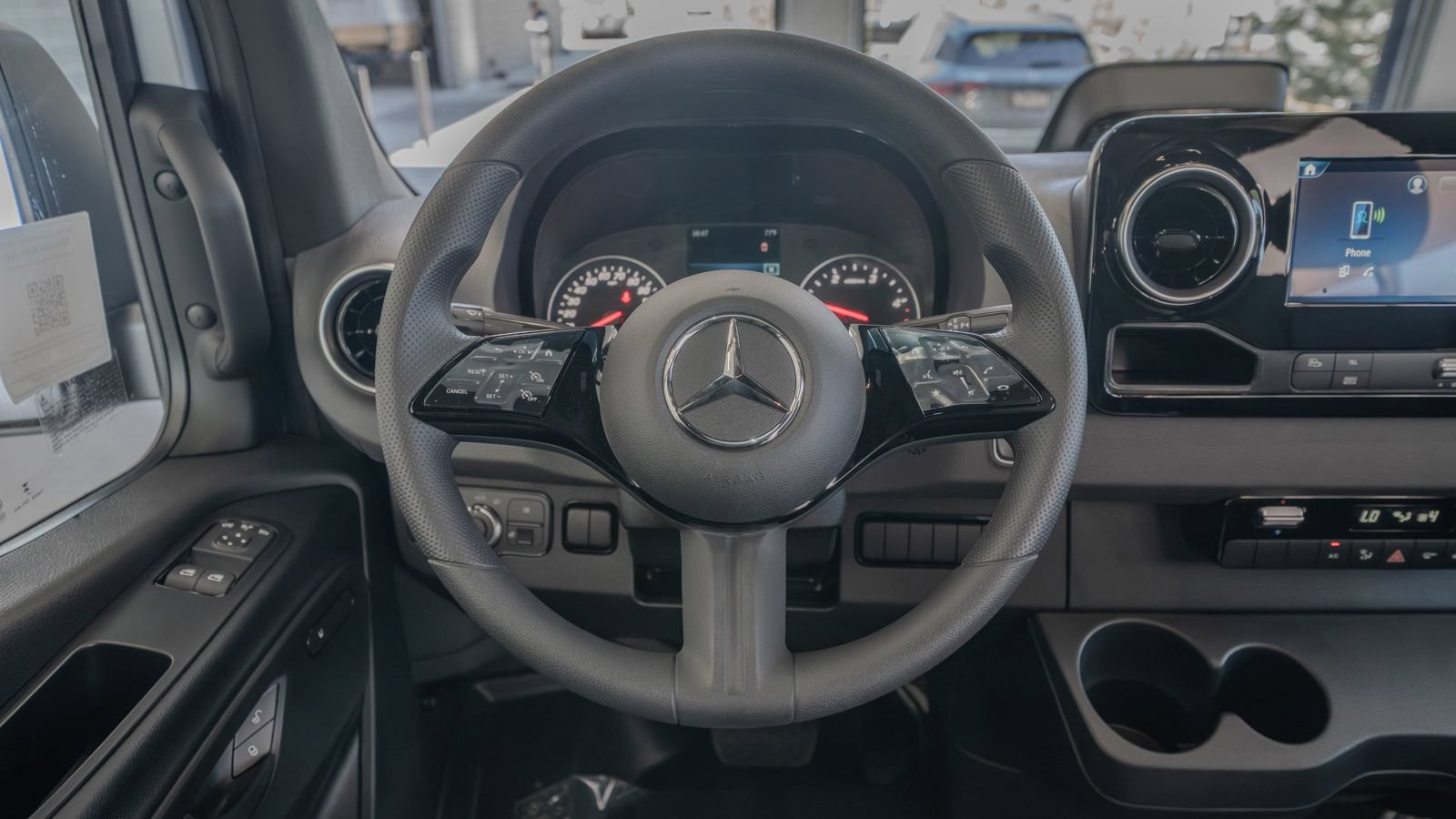 Used 2025 Mercedes-Benz Sprinter 2500 image 9