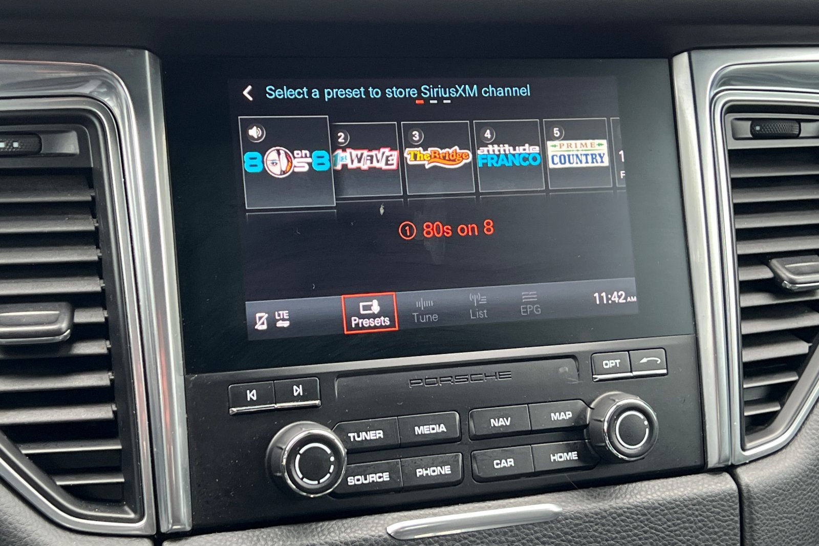 Used 2018 Porsche Macan image 26