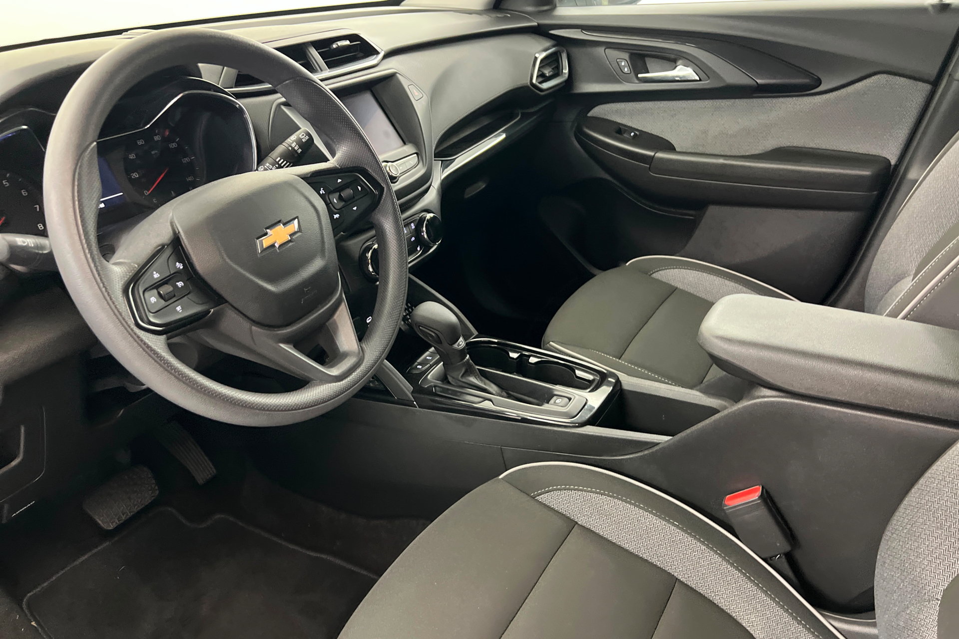 Used 2023 Chevrolet TrailBlazer LT FWD image 16