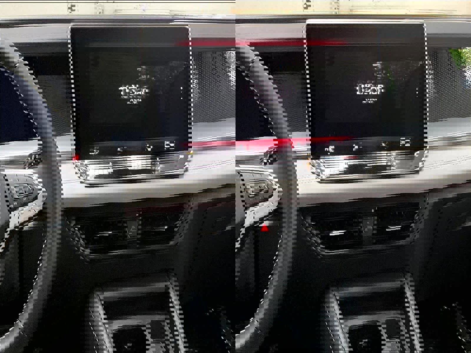 Certified 2025 Volkswagen Tiguan SE FWD image 8