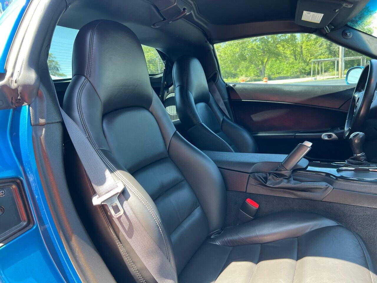 Used 2010 Chevrolet Corvette Coupe w/ 1LT RWD image 36
