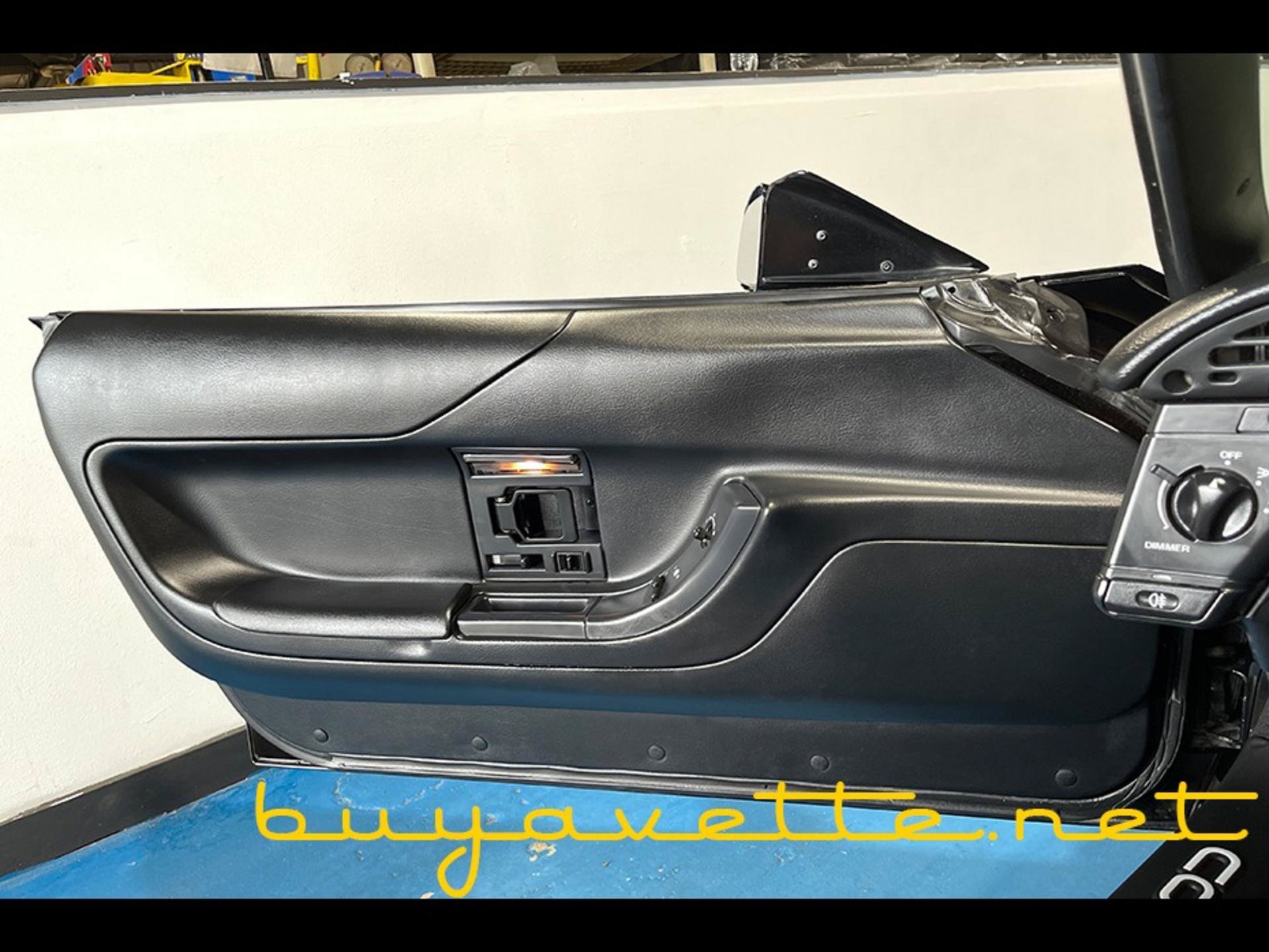 Used 1996 Chevrolet Corvette Convertible RWD image 24