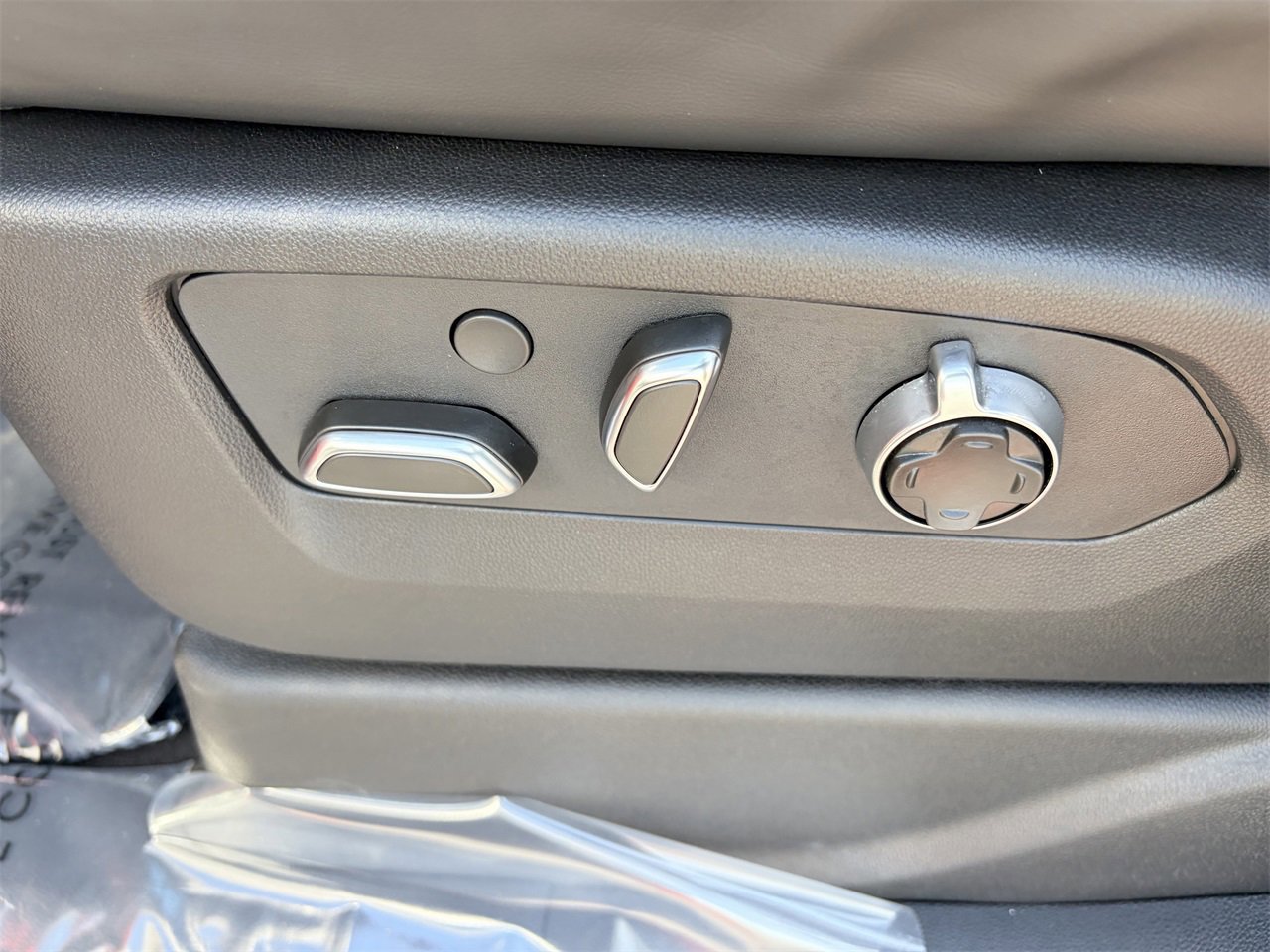 Certified 2025 Cadillac Escalade ESV V image 21