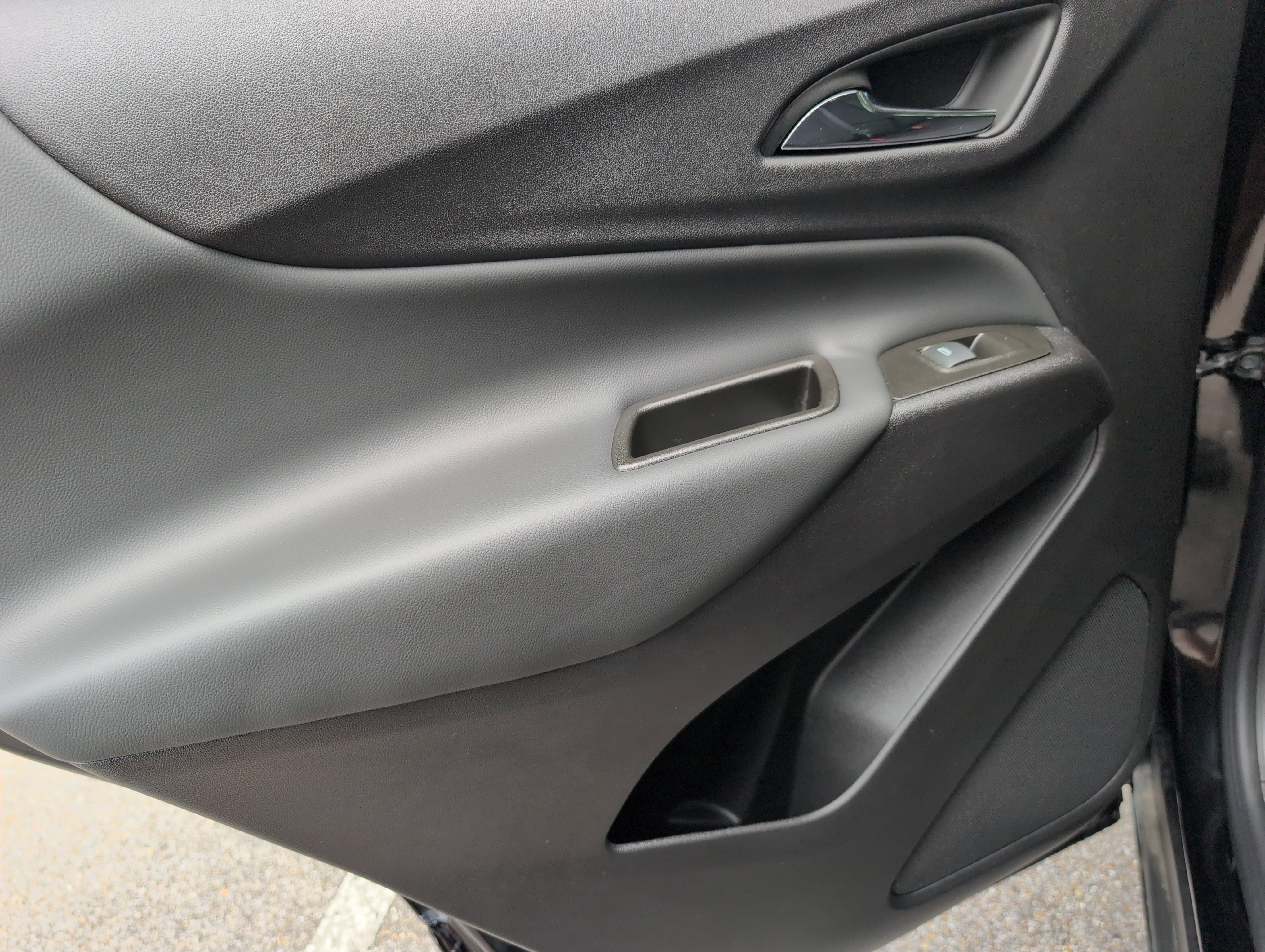 Used 2024 Chevrolet Equinox LT w/ LPO, Floor Liner Package FWD image 32