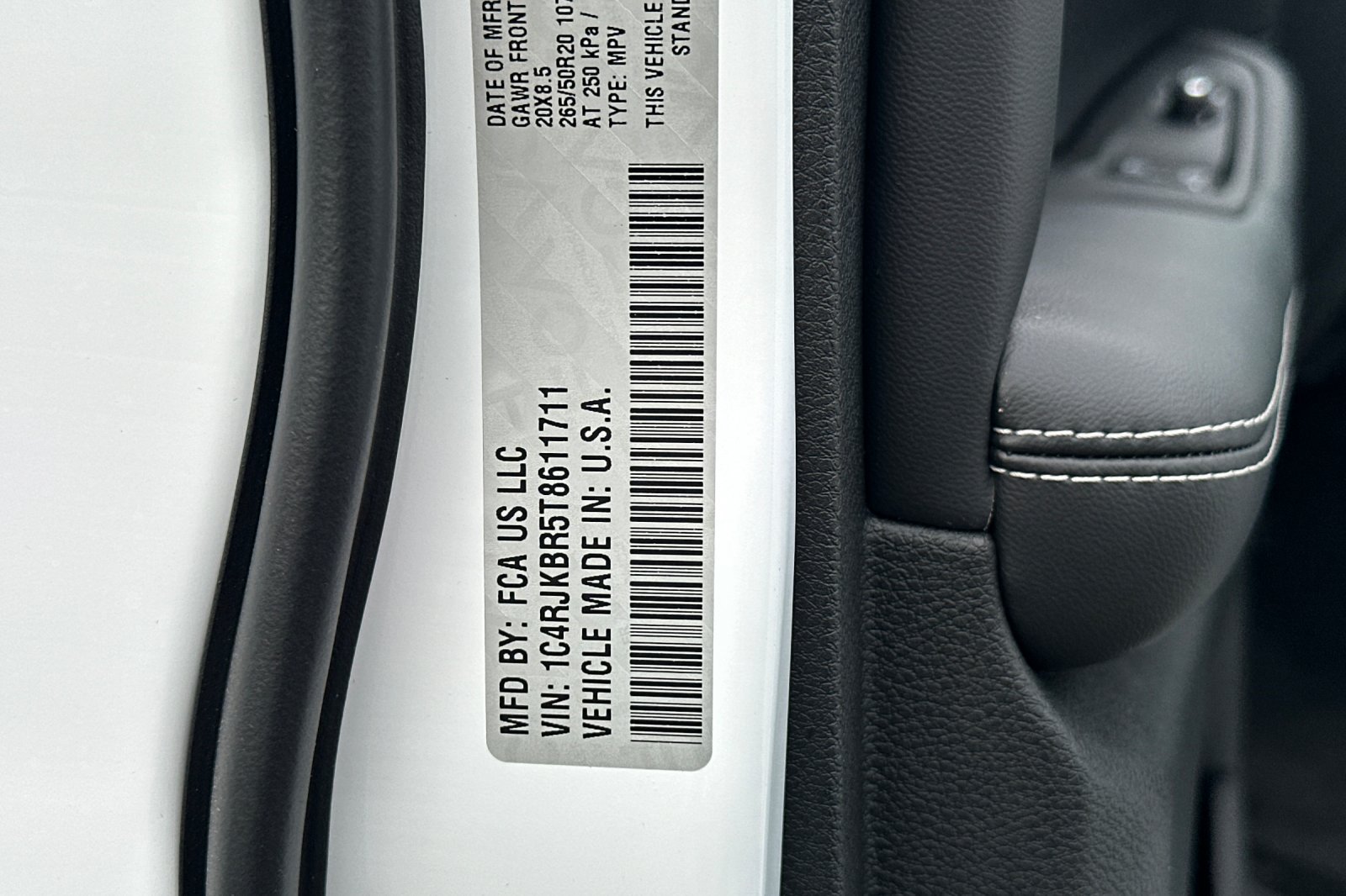 New 2026 Jeep Grand Cherokee L Limited w/ Limited Altitude Package AWD/4WD image 29