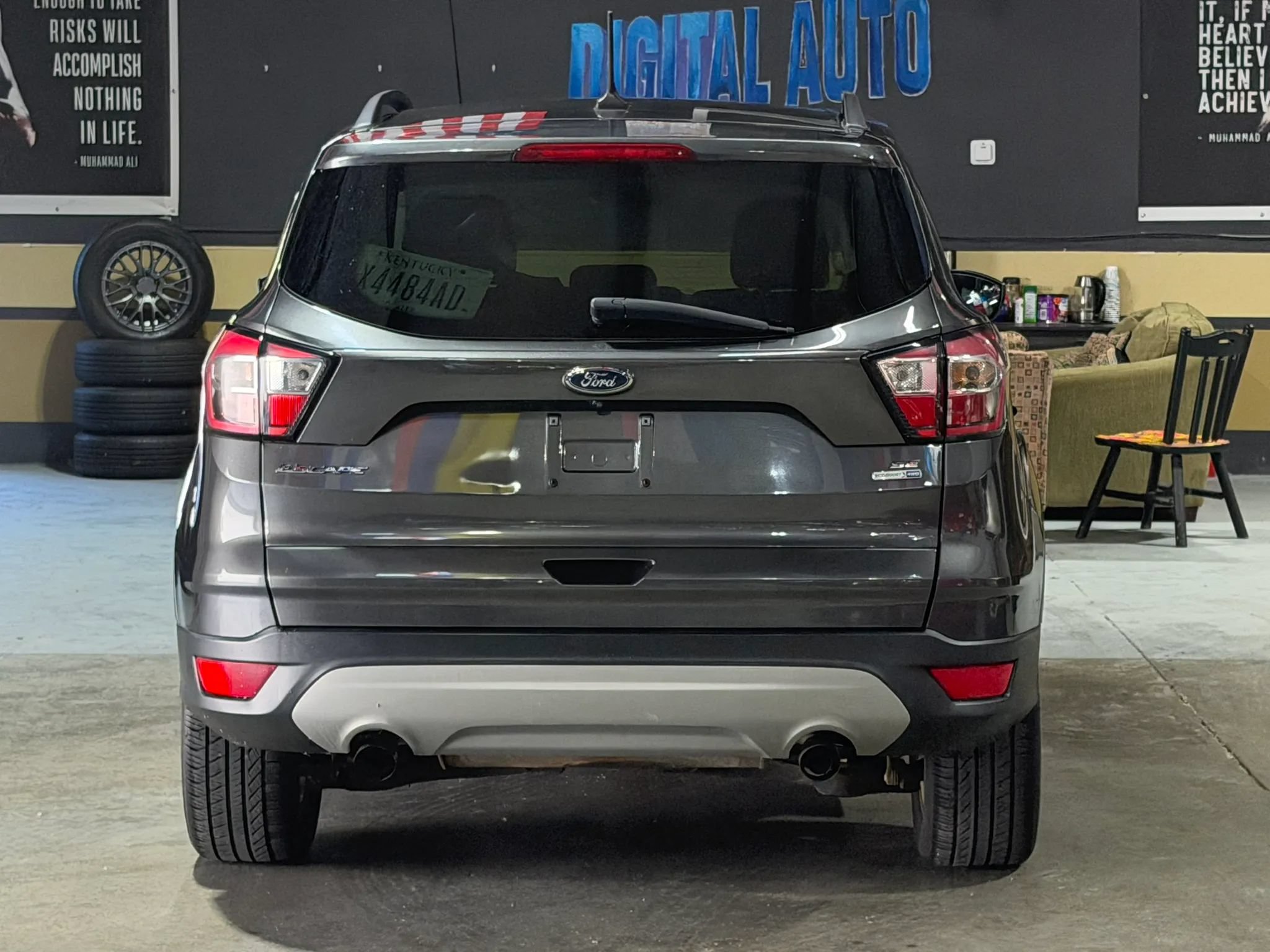 Used 2018 Ford Escape SE w/ SE Sync 3 Package AWD/4WD image 5