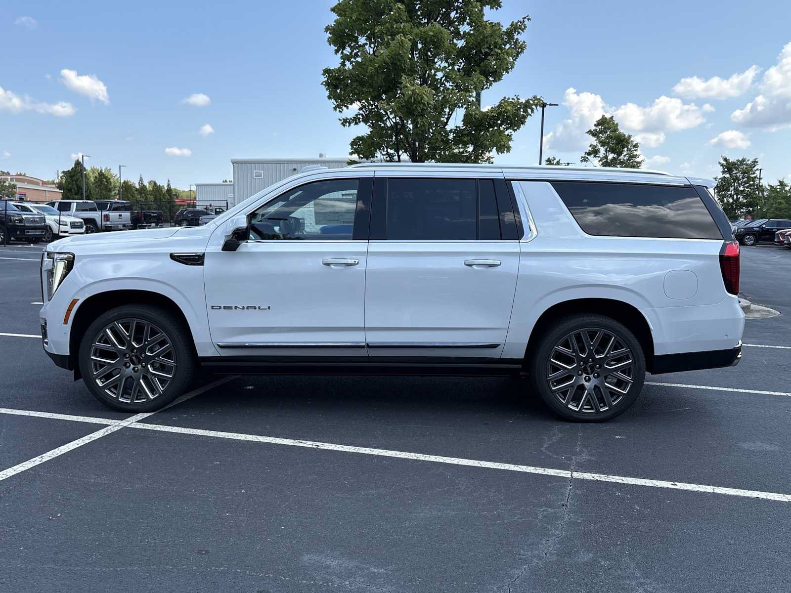 New 2026 GMC Yukon XL Denali Ultimate AWD/4WD image 20