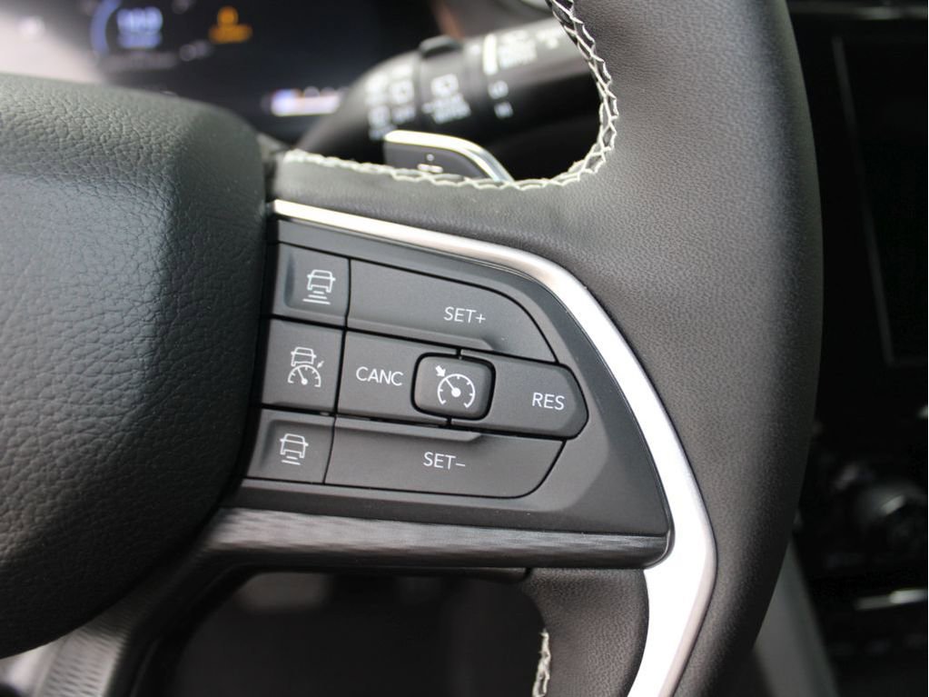 New 2025 Jeep Grand Cherokee Altitude image 15