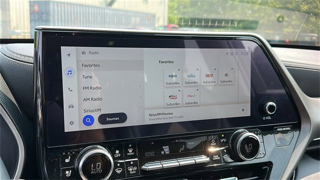 Used 2023 Toyota Highlander Limited image 18