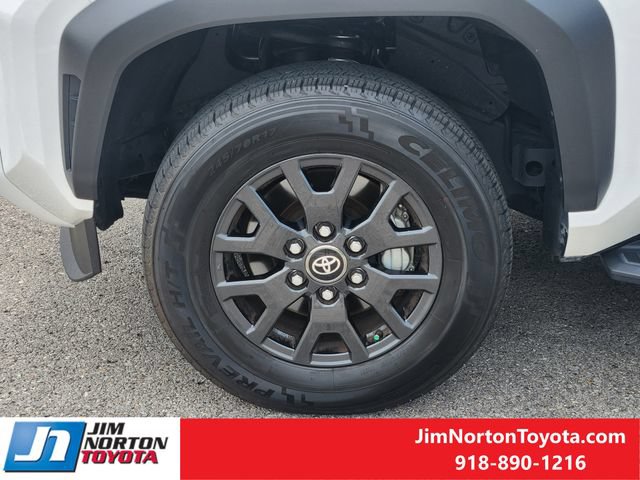 Used 2025 Toyota 4Runner SR5 AWD/4WD image 12