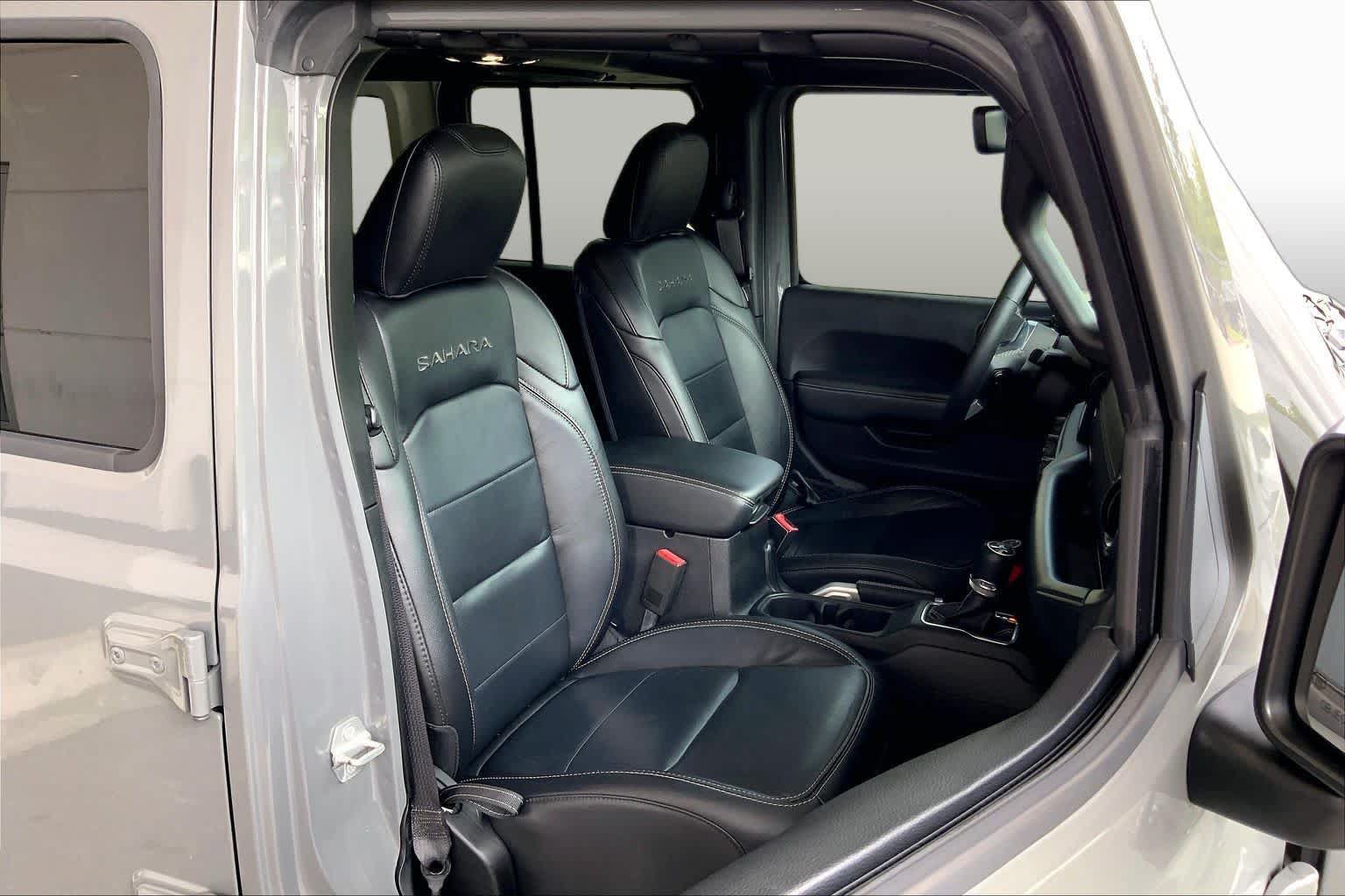 Used 2019 Jeep Wrangler Unlimited Sahara AWD/4WD image 9