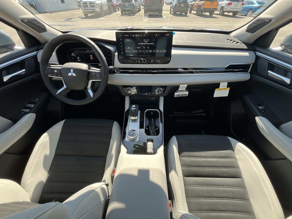 New 2026 Mitsubishi Outlander SE image 16