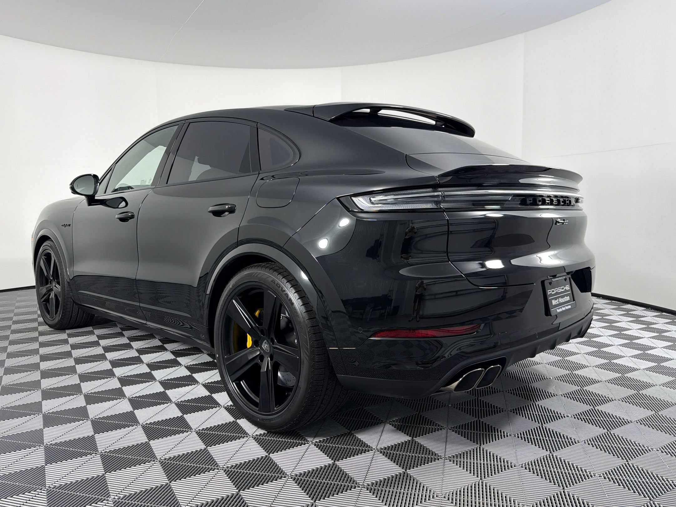 New 2026 Porsche Cayenne Turbo AWD/4WD image 3