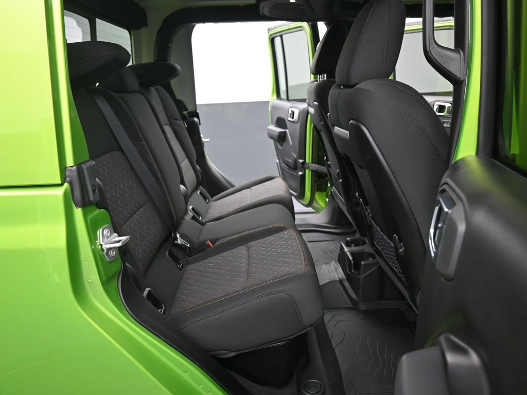 Used 2025 Jeep Gladiator Mojave w/ Safety Group image 15