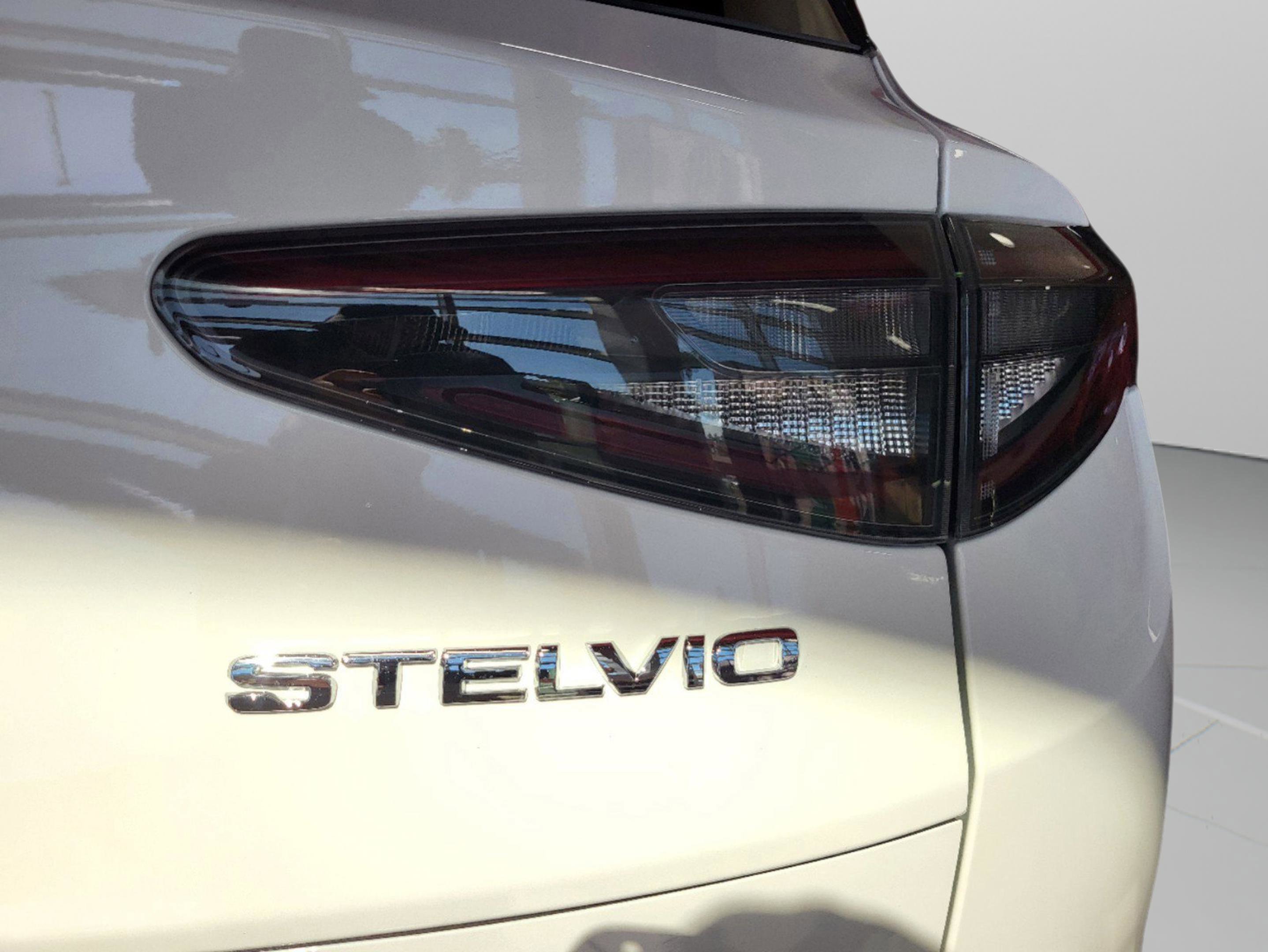 New 2025 Alfa Romeo Stelvio Sprint image 76