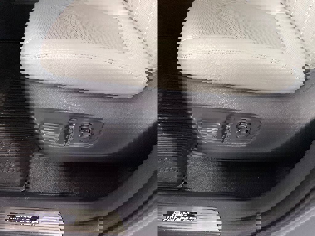 New 2026 Toyota Grand Highlander Limited image 8