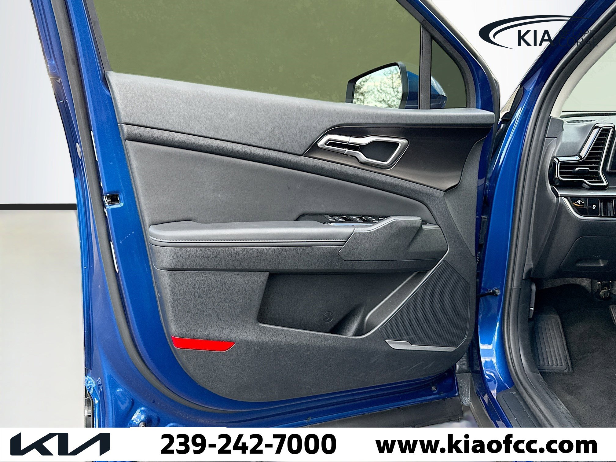 Used 2025 Kia Sportage EX image 20