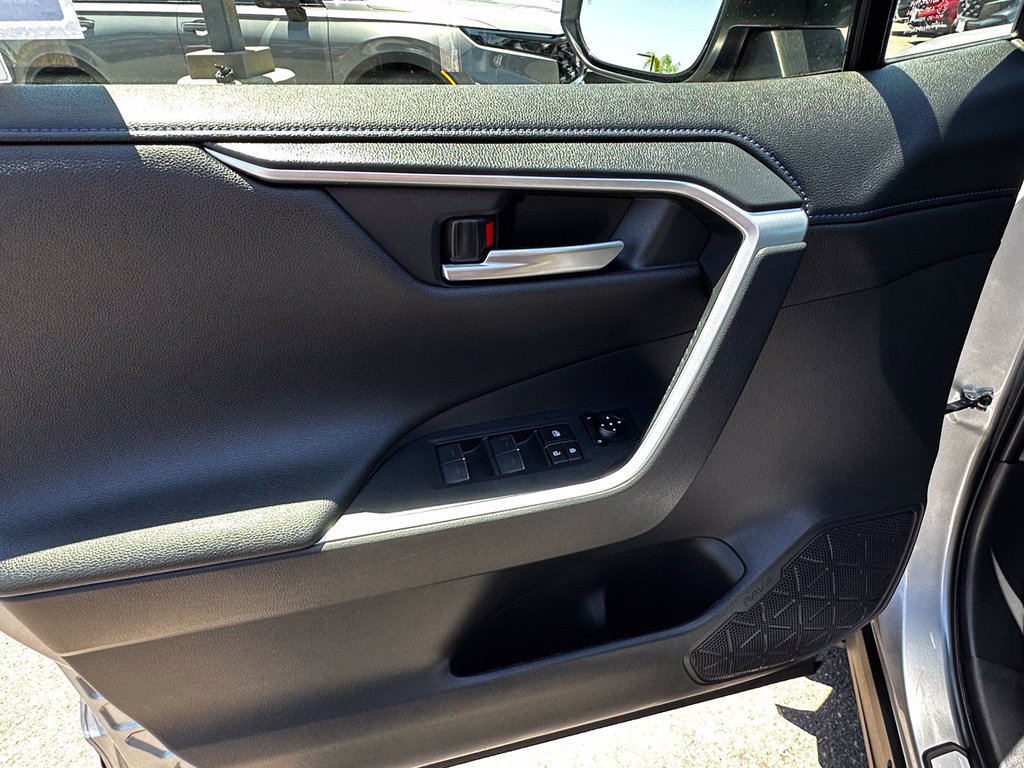 Used 2025 Toyota RAV4 XSE AWD/4WD image 26