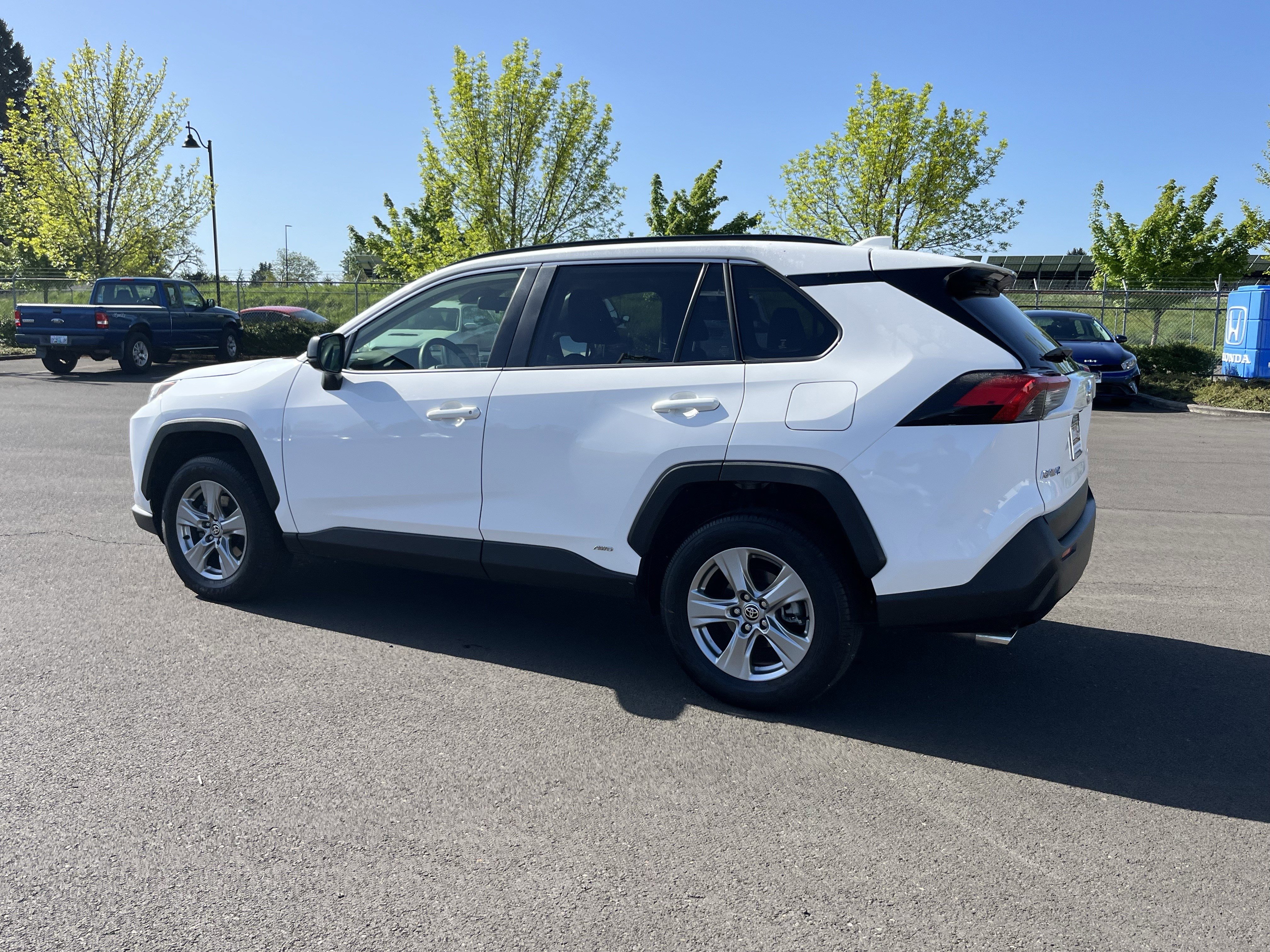 Used 2024 Toyota RAV4 LE AWD/4WD image 3