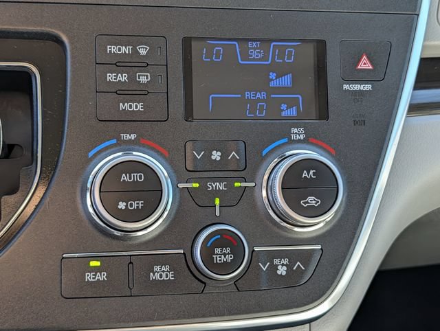 Used 2019 Toyota Sienna XLE w/ XLE Navigation Package FWD image 18