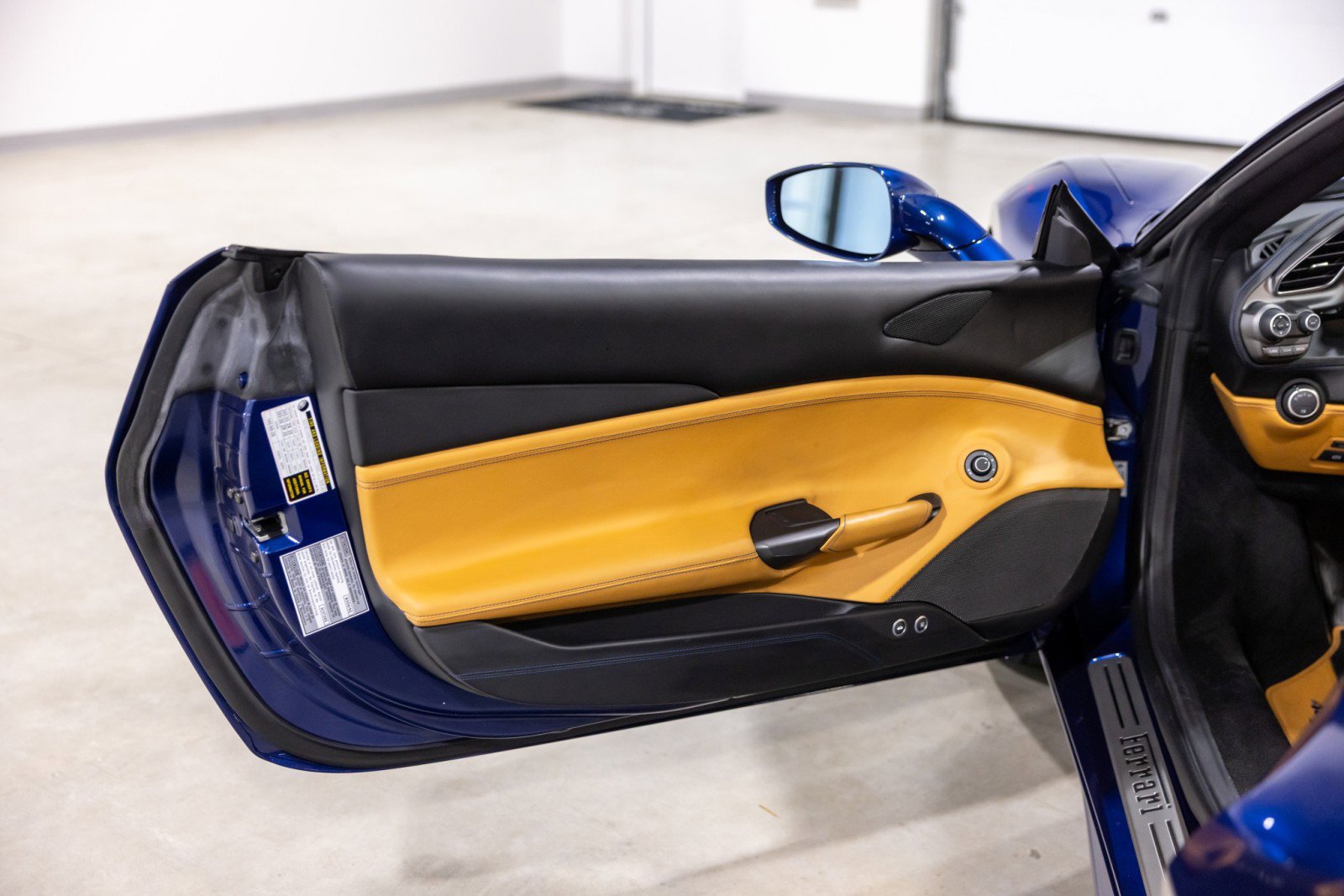 Used 2019 Ferrari 488 Spider image 32