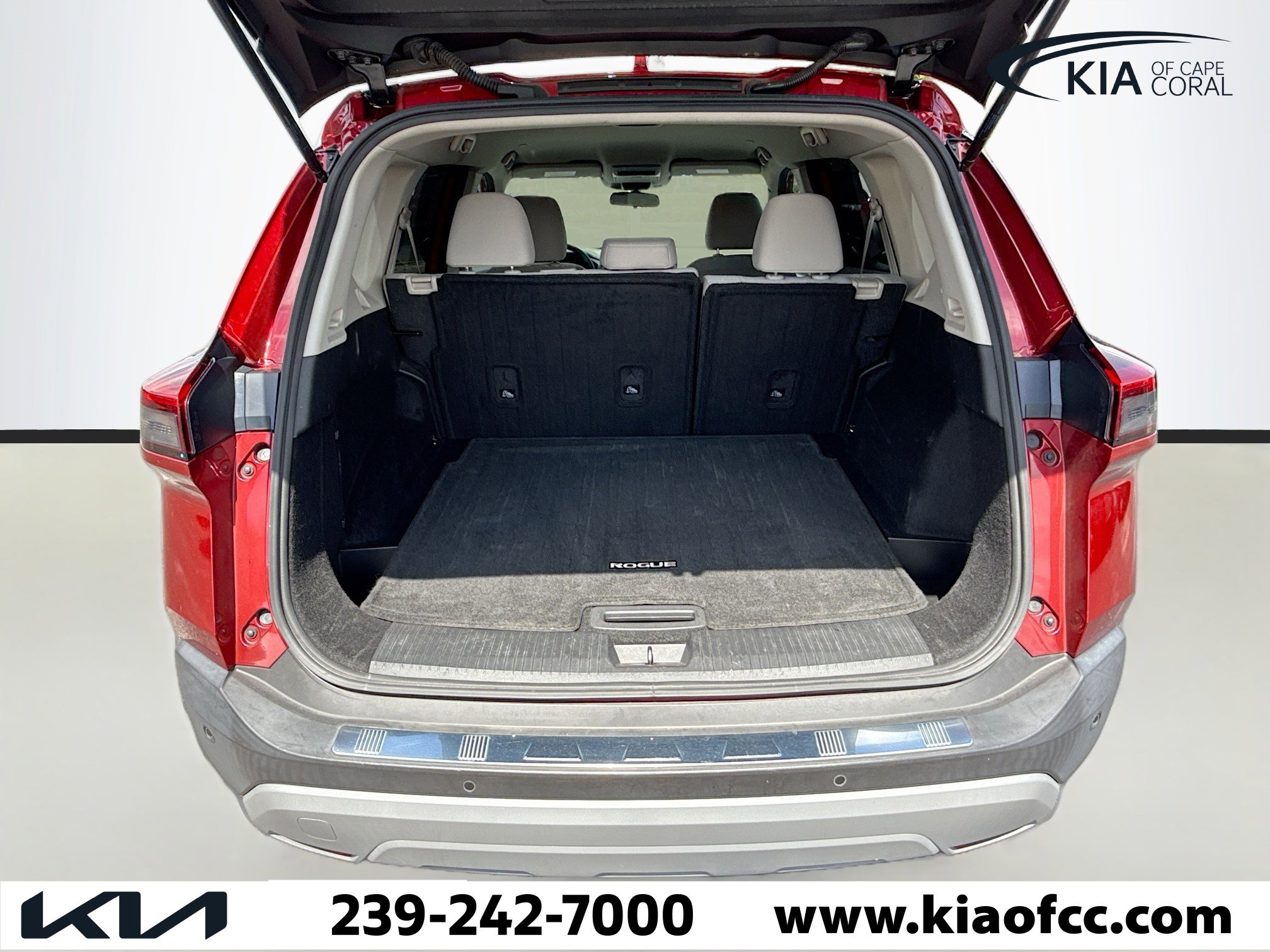 Used 2023 Nissan Rogue SV image 12