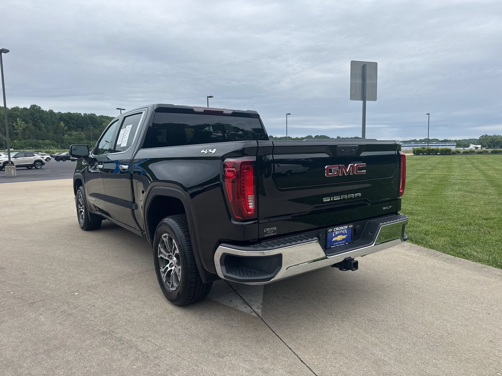 Used 2025 GMC Sierra 1500 SLT AWD/4WD image 7