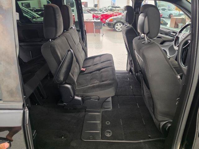 Used 2018 Dodge Grand Caravan SE FWD image 23