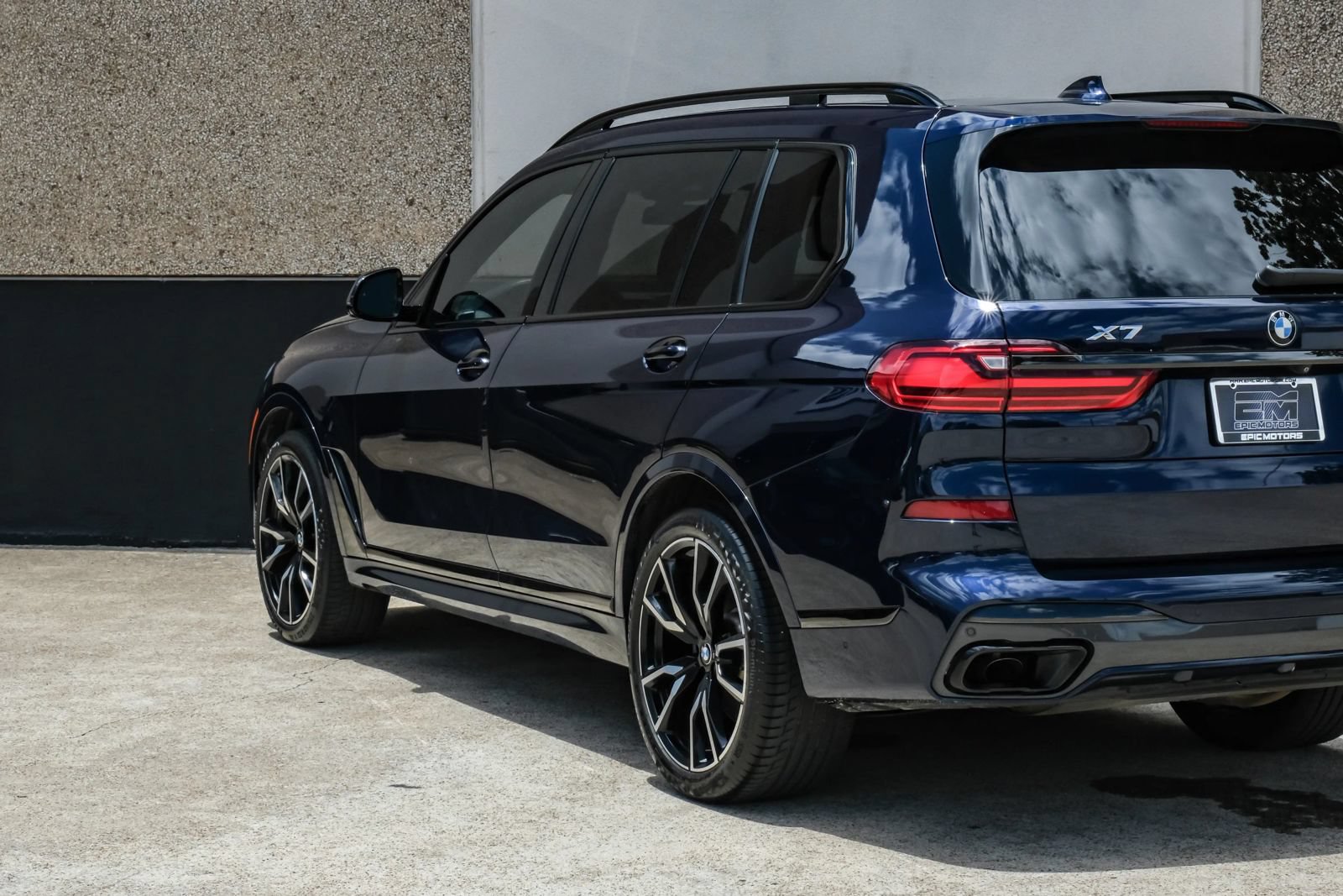 Used 2021 BMW X7 xDrive40i w/ M Sport Package AWD/4WD image 13