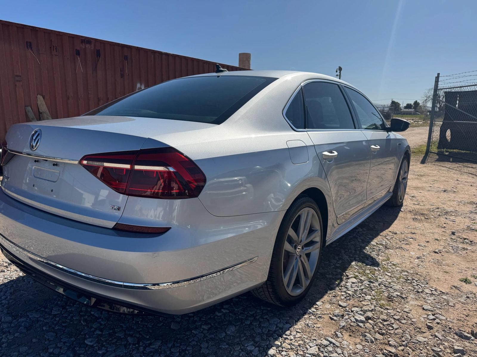 Used 2017 Volkswagen Passat 1.8T R-Line FWD image 3