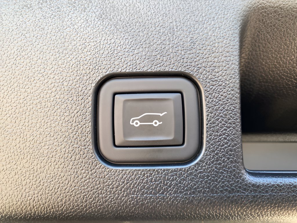 Used 2024 Chevrolet Equinox EV RS FWD image 22